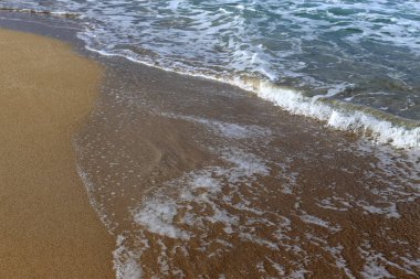 Kuzey İsrail kıyılarında sığ sularda Akdeniz'de deniz suyu rengi 