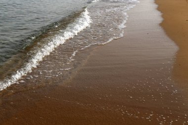 Kuzey İsrail kıyılarında sığ sularda Akdeniz'de deniz suyu rengi 