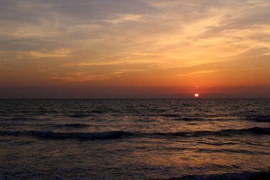 Sunset bulvarında Akdeniz'de Kuzey İsrail devleti 