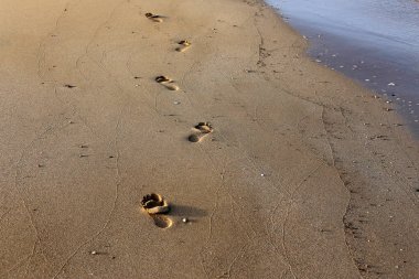 Kumdaki Kuzey İsrail'Akdeniz kıyısında 