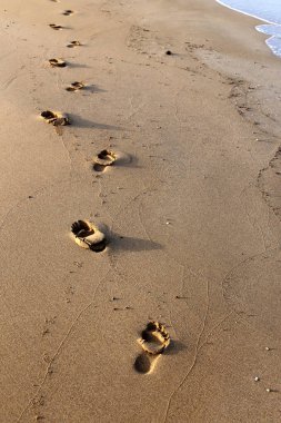 Kumdaki Kuzey İsrail'Akdeniz kıyısında 