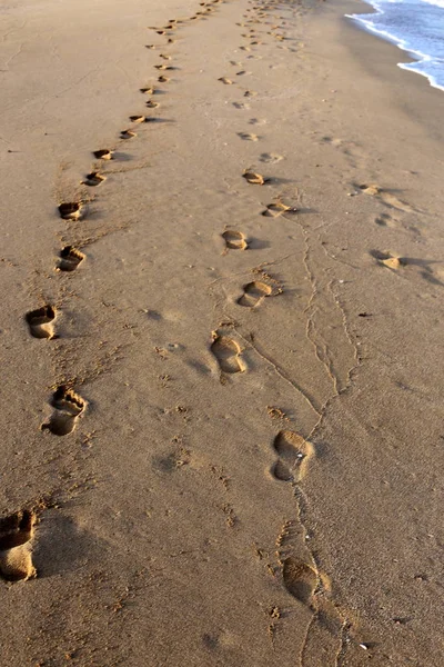Kumdaki Kuzey İsrail'Akdeniz kıyısında 