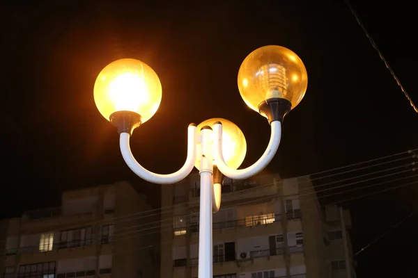 Uma Lanterna Para Iluminação Instalada Parque Cidade Norte Estado Israel — Fotografia de Stock