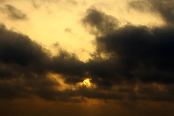 Sole Tramonta All Orizzonte Sul Mar Mediterraneo Nel Nord Israele — Foto Stock