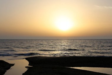 Güneş, Israil 'in kuzeyinde Akdeniz 'de ufukta 