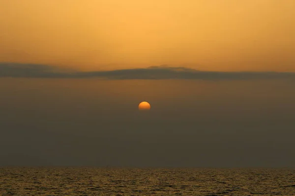 Soarele Apune Peste Orizont Malul Mării Mediterane Nordul Statului Israel — Fotografie, imagine de stoc