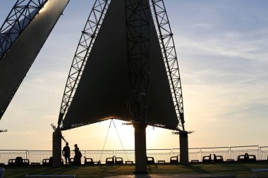 Güneş, İsrail Devleti'nin kuzeyinde Akdeniz kıyılarında ufukta batıyor. 