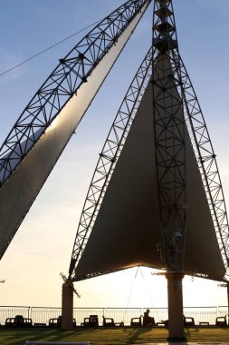 Güneş, İsrail Devleti'nin kuzeyinde Akdeniz kıyılarında ufukta batıyor. 