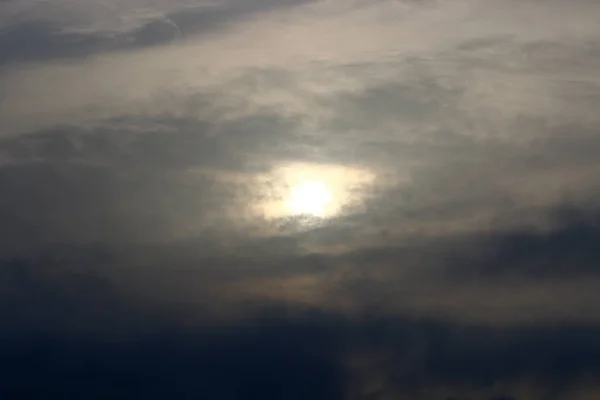 イスラエル国家の北の曇り空の早朝と日の出 — ストック写真