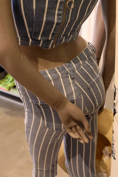Srail Büyük Bir Mağazada Mal Giyim Reklam — Stok fotoğraf