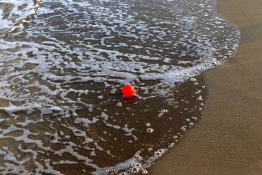 Israil Eyaleti kuzeyinde Akdeniz kıyılarında kum ayak izleri 