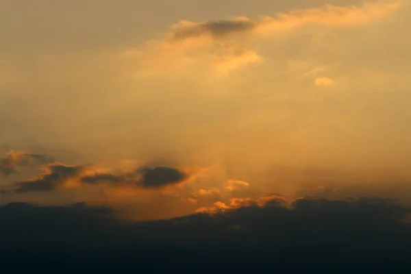 Tidig Morgon Och Soluppgång Molnigt Himmel Vid Medelhavets Strand Israel — Stockfoto