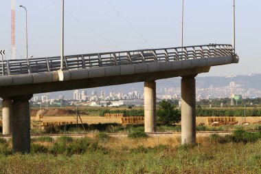 Köprü - bir engel dikilmiş bir yapay yapısı 