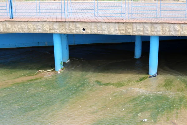 Brug Een Kunstmatige Constructie Gebouwd Een Obstakel — Stockfoto