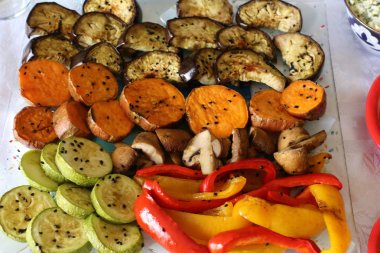 sıcak öğle yemeği ve snack restoran masada 