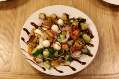 sıcak öğle yemeği ve snack restoran masada 