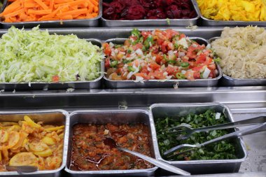 sıcak öğle yemeği ve snack restoran masada 