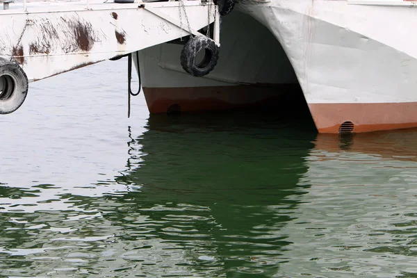 Αγκυροβόλιο Ένα Ειδικά Εξοπλισμένο Χώρο Κοντά Στην Ακτή Για Πρόσδεση — Φωτογραφία Αρχείου