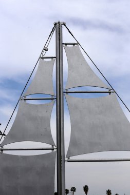 Kuzey İsrail'de Akdeniz kıyısında bir şehir parkı yelken 