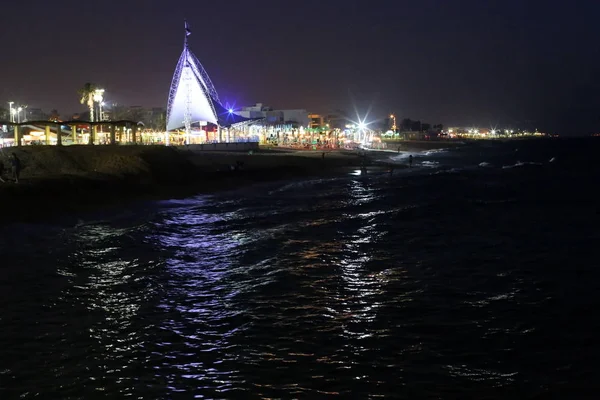 イスラエル北部の地中海沿岸の都市公園で航海する — ストック写真