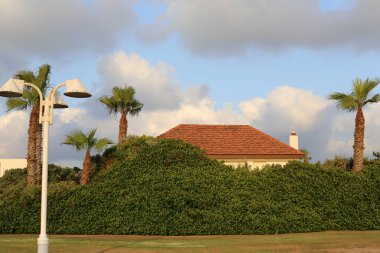 çatı - yağış karşı korumak için hizmet vermektedir binanın üst yapısı 