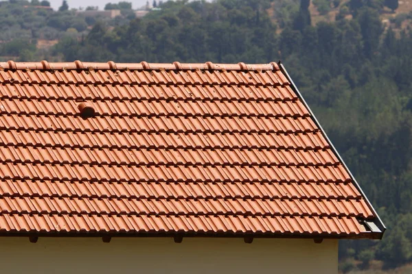 Çatı Yağış Karşı Korumak Için Hizmet Vermektedir Binanın Üst Yapısı — Stok fotoğraf