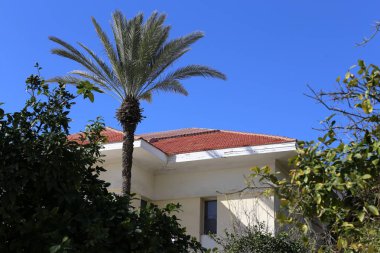 çatı - yağış karşı korumak için hizmet vermektedir binanın üst yapısı 