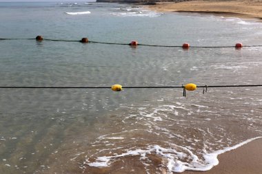 halat - İsrail'de Akdeniz kıyılarında sahilde çit 