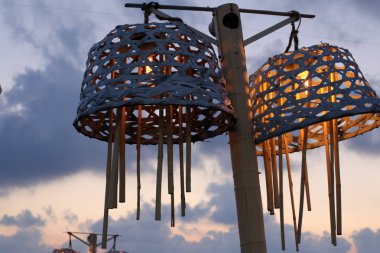 kuzey İsrail'de bir şehir parkı yüklü aydınlatma için fener 