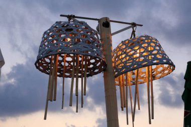 kuzey İsrail'de bir şehir parkı yüklü aydınlatma için fener 