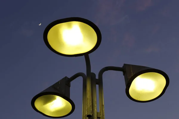 Linterna Para Iluminación Instalada Parque Urbano Norte Israel —  Fotos de Stock