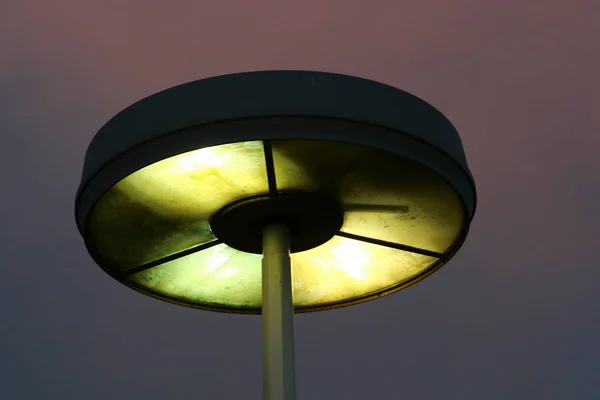 Linterna Para Iluminación Instalada Parque Urbano Norte Israel —  Fotos de Stock