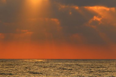 Güneş, Israil 'in kuzeyinde Akdeniz 'de ufukta 