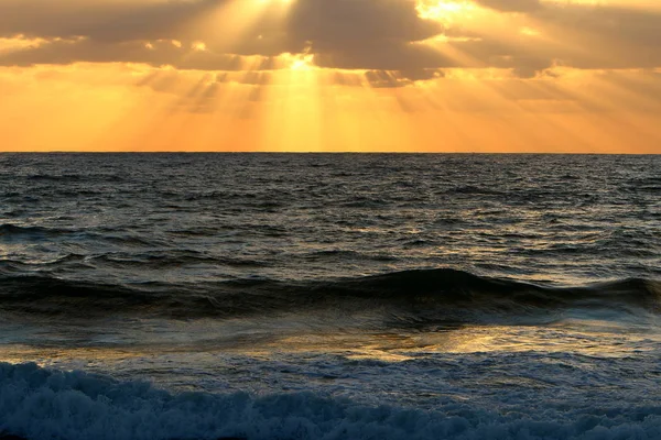 Die Sonne Geht Über Dem Horizont Mediterranen Meer Nördlich Von — Stockfoto