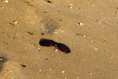 Israil Eyaleti kuzeyinde Akdeniz kıyılarında kum ayak izleri 