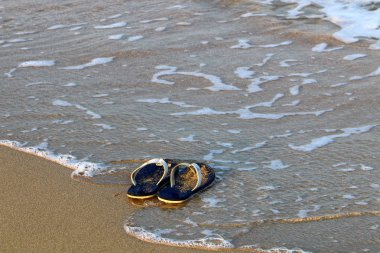 Israil Eyaleti kuzeyinde Akdeniz kıyılarında kum ayak izleri 