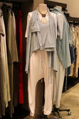 manken Israil 'de bir dükkan penceresinde deposunda 