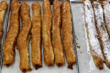 ekmek ve unlu mamuller mağazada satılmaktadır 