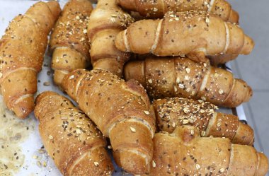 ekmek ve unlu mamuller mağazada satılmaktadır 