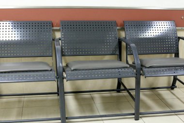 İsrail devletinin kuzeyinde Akdeniz kıyısında şehir parkında tezgah 