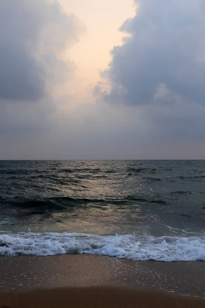 在以色列北部的地中海的荒芜的海岸 — 图库照片