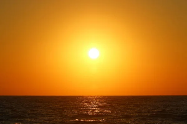 Sol Põe Sobre Horizonte Mar Mediterrâneo Norte Israel Noite Cai — Fotografia de Stock