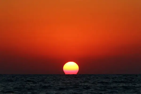 Soleil Couche Sur Horizon Sur Mer Méditerranée Dans Nord Israël — Photo