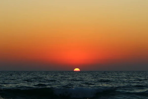 Soleil Couche Sur Horizon Sur Mer Méditerranée Dans Nord Israël — Photo