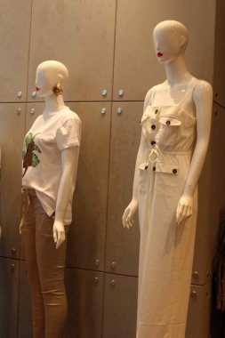 manken Israil 'de bir dükkan penceresinde deposunda 