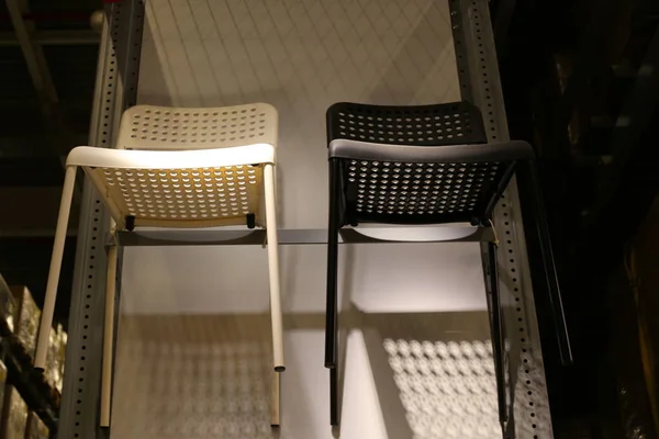 Krzesło Stolik Stojący Kawiarni Nad Brzegiem Morza Śródziemnego Izraelu — Zdjęcie stockowe