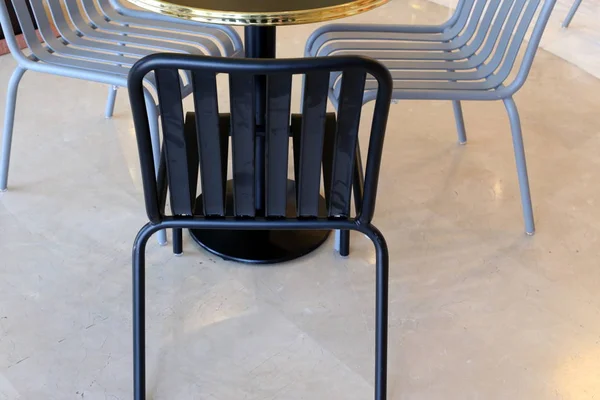 Israil Akdeniz Kıyılarında Bir Kafede Sandalye Masa Ayakta — Stok fotoğraf