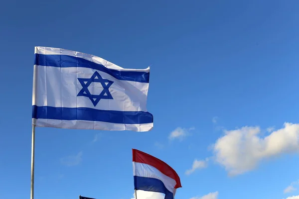 Bandera Ondeando Viento Bandera Está Montada Mástil Símbolo Del Estado —  Fotos de Stock