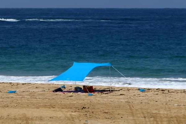 Srail Devleti Nin Kuzeyinde Akdeniz Kıyılarında Dinlenmek Için Çadır — Stok fotoğraf