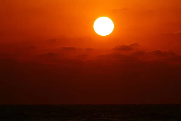 Sol Põe Sobre Horizonte Mediterrâneo Norte Israel Noite Cai — Fotografia de Stock